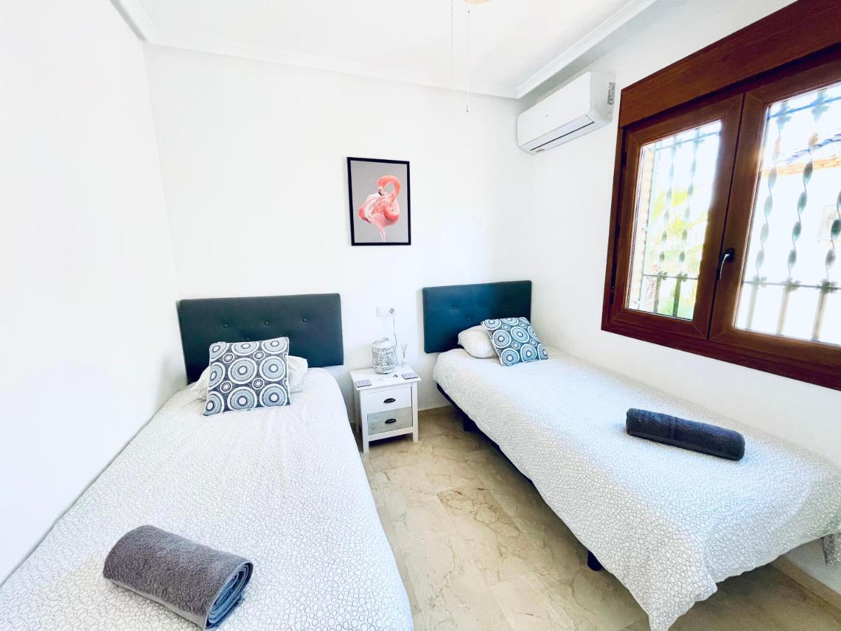 Casa Beth Villamartin 2 Bedroom/ 2 Bathroom With Pool โอริอุเอลา ภายนอก รูปภาพ